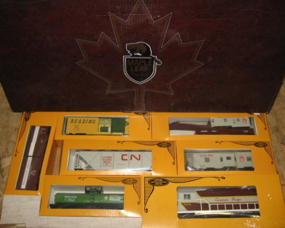 Picture of Canadian Pacific 'Maple Leaf' Set