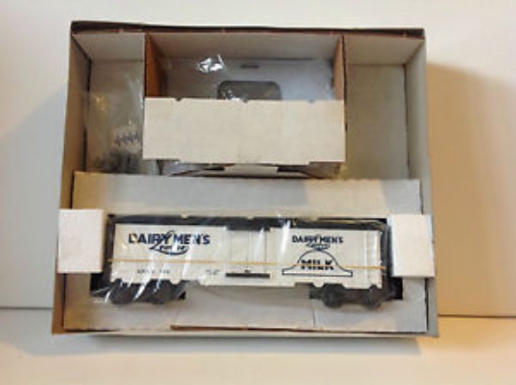 Picture of Dairymen League Milk Car w/stand