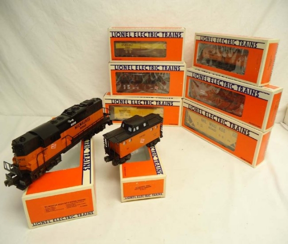 Picture of Milwaukee Road GP-9 & 7 Frts. (Fallen Flag #2)