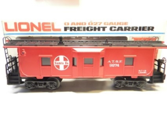 Picture of Santa Fe Bay-Window Caboose (red/black)