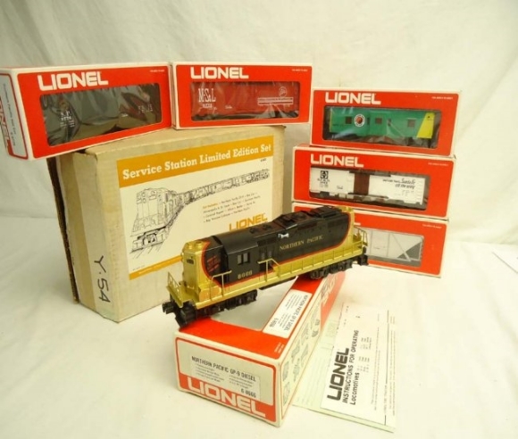 Picture of Northern Pacific GP-9 Freight Set