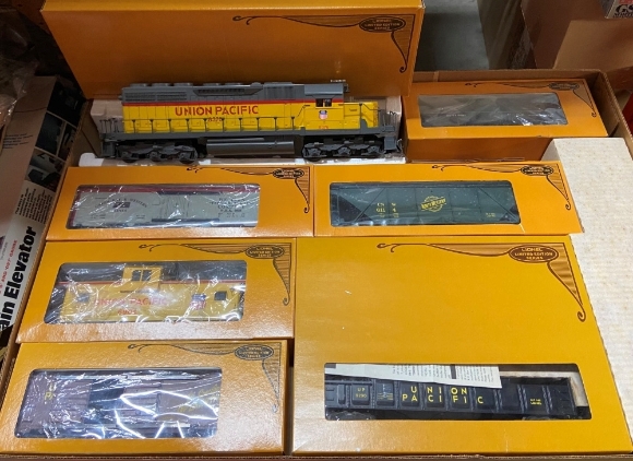 Picture of Union Pacific 'Gold Coast' SD-40 Frt. Set (used)