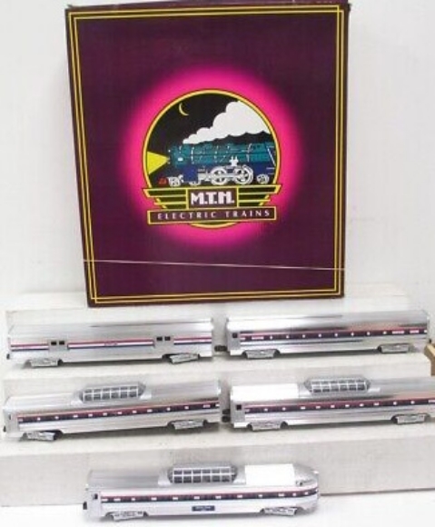 Picture of Amtrak 70' Aluminum 5-Car Passenger Set