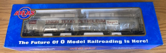 Picture of Union Texas Petroleum ACSX 33k Gallon Tank Car