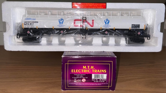 Picture of MTH Premier Canadian National 20k Gallon 4-Compartment Tank Car (like-new)