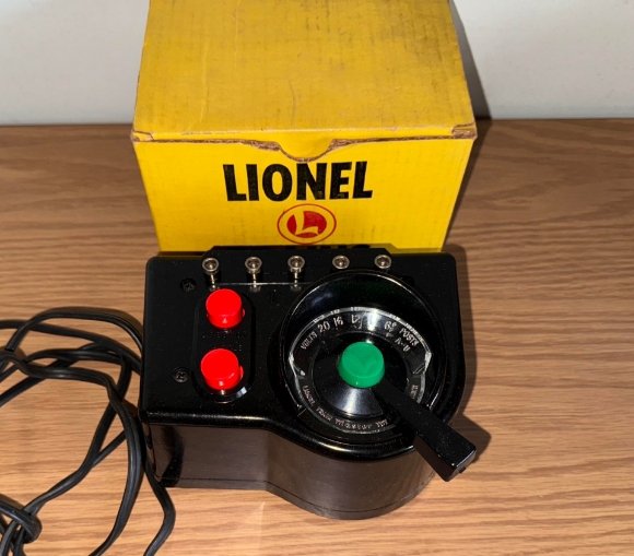 Picture of Lionel Postwar LW Transformer (125-watts) w/ Box 