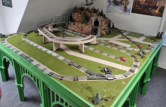 Picture of D-148 - Lionel Train Display Layout  8' x 8' (used) -SOLD