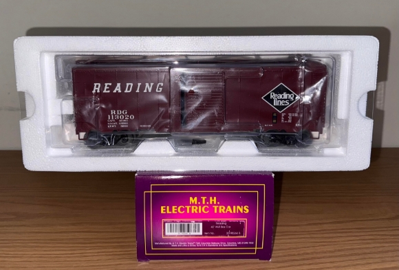Picture of MTH Premier Reading 40' AAR Box Car #113020