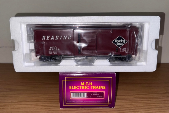 Picture of MTH Premier Reading 40' AAR Box Car #113034