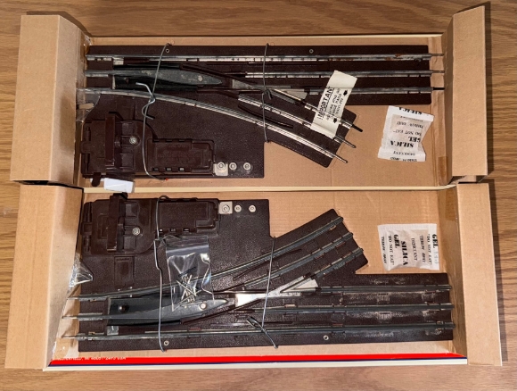 Picture of Lionel 0-42 Radius Remote Left & Right Hand Switches (5167/5168) 