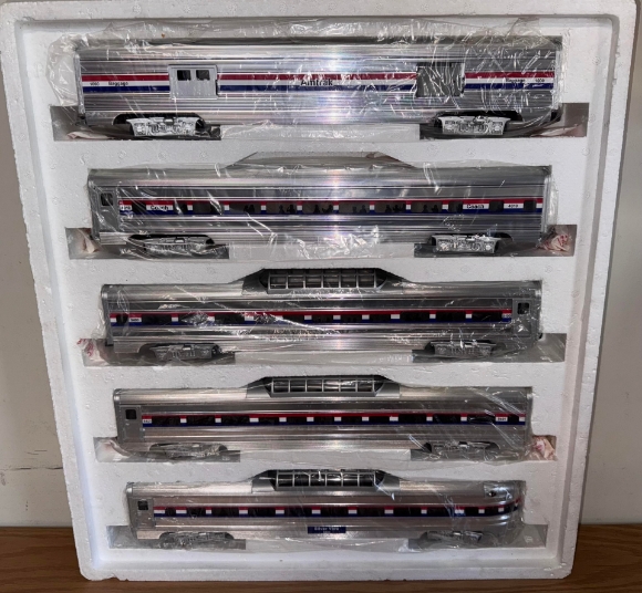 Picture of MTH Premier Amtrak 70' Aluminum 5-Car Passenger Set