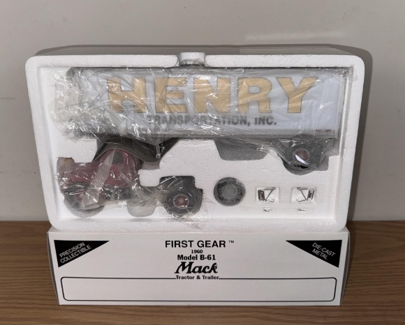 Picture of Eastwood Automobilia HENRY 1960 B-61 Mack Tractor Trailer (1:34) 