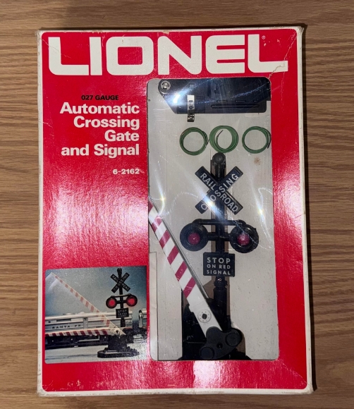 Picture of Lionel Automatic Crossing Gate & Signal 