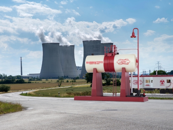 Picture of Lionel AEC Glow-in-the-Dark Elevated Oil Tank