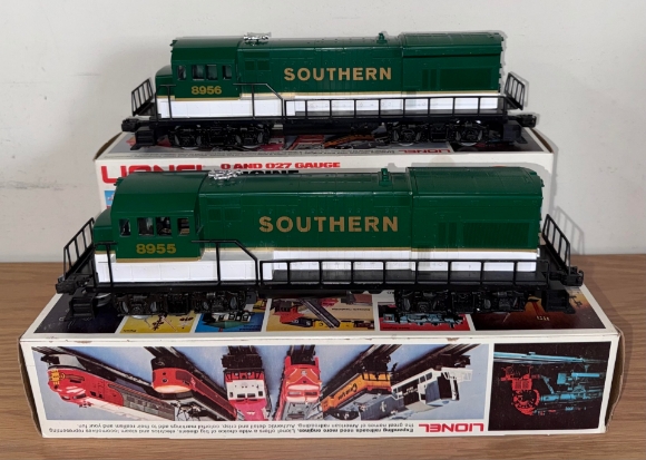 Picture of Lionel Southern U36B Diesel Pair (Power/Dummy) 8955/8956