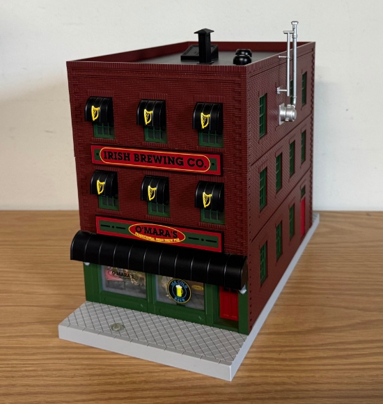 Picture of MTH RailKing O'Mara Irish Brewing Co. 3-Story Building w/ Blinking Sign (used)