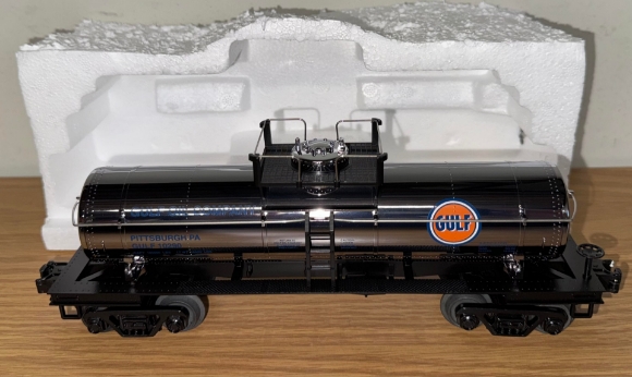 Picture of MTH RailKing Gulf Oil Co. Chrome Tank Car 