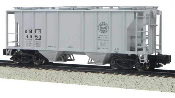 Picture of MTH 'S-Gauge' Duluth, Missabe, & Iron Range PS-2 (2-Bay) Covered Hopper #4983