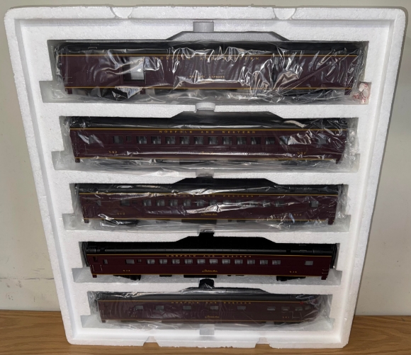 Picture of MTH Premier Norfolk & Western 70' Streamlined 5-Car Passenger Set 
