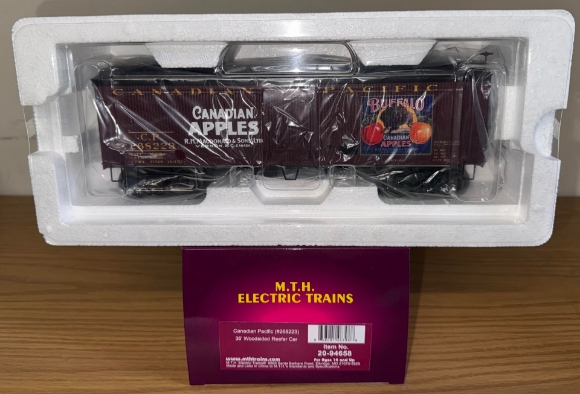 Picture of MTH Premier Canadian Pacific "Buffalo Apples" 36' Woodsided Reefer
