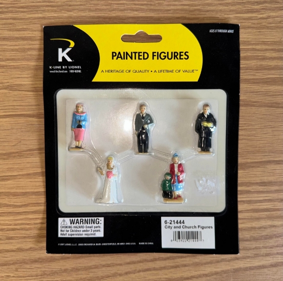 Picture of K-Line by Lionel City & Church Figures (5)