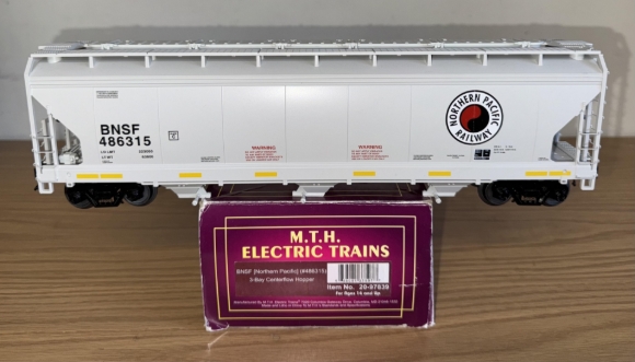 Picture of MTH Premier BNSF (Northern Pacific) 3-Bay Centerflow Hopper #486315 (like-new)