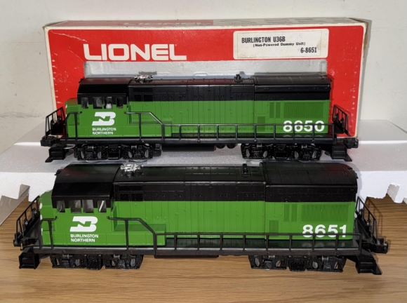 Picture of Lionel Burlington Northern U36B Diesel Pair (power/dummy) **