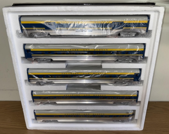 Picture of WEAVER Delaware & Hudson 20" Aluminum Smooth-Sided 5-Car Passenger Set
