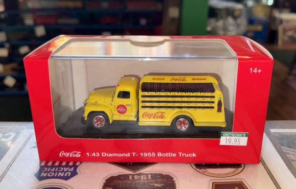 Picture of Coca-Cola 1955 'Diamond T' Yellow Bottle Truck (1:43)